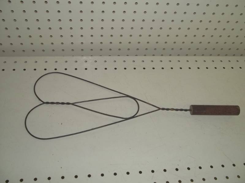 lot 100 image: Antique rug beater