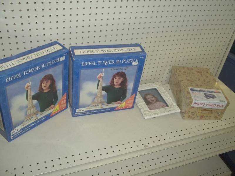 lot 118 image: 3D puzzles, picture frame and picture box