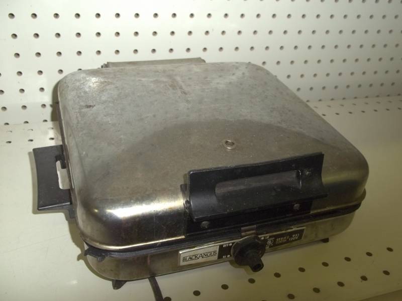 lot 128 image: Waffle maker