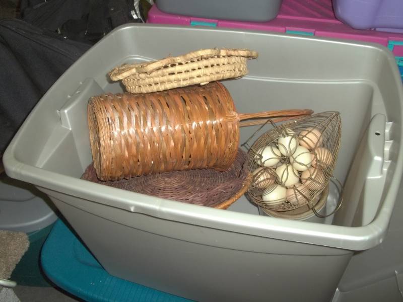 lot 133 image: Tote with kettle, crock, wire egg basket and assorted wicker baskets