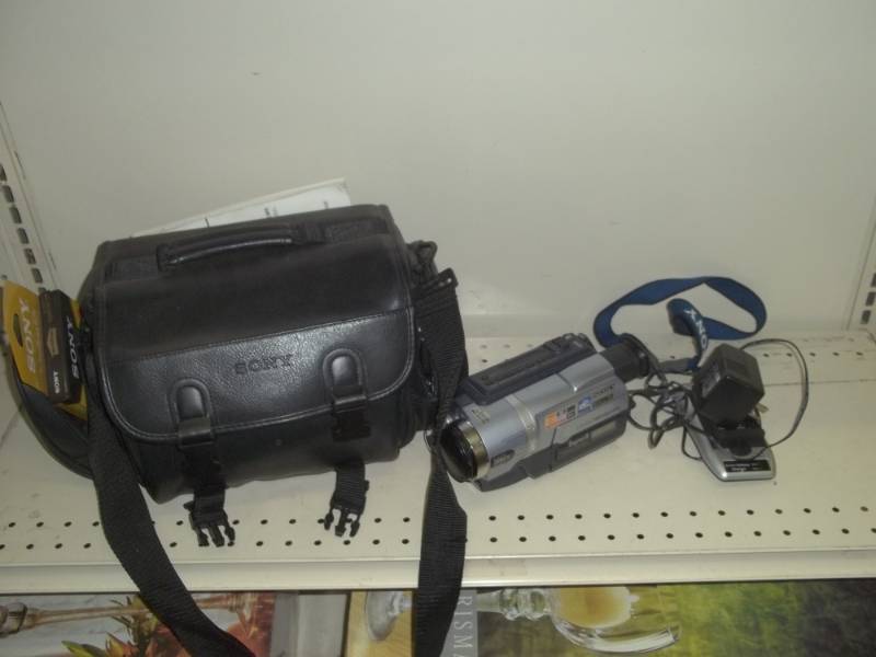 lot 138 image: Sony digital ia camera and case with accessories