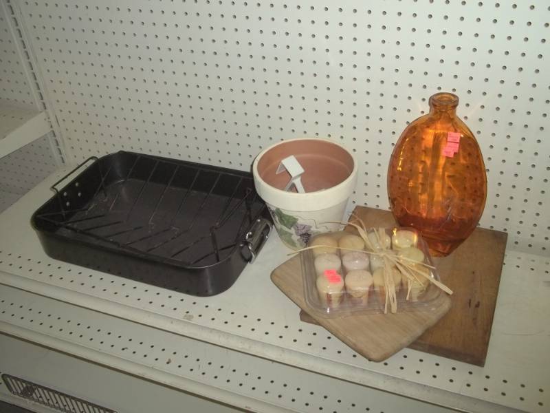 lot 152 image: Roaster Pan with Rack, Candles, 2 Cutting Boards, Planter