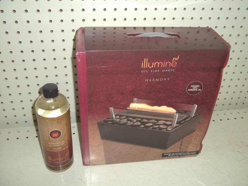 lot 155 image: Illumine with Botanical oil
