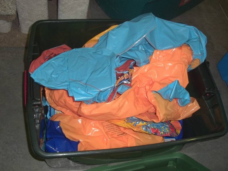 lot 168 image: Tote with Inflatable water toys