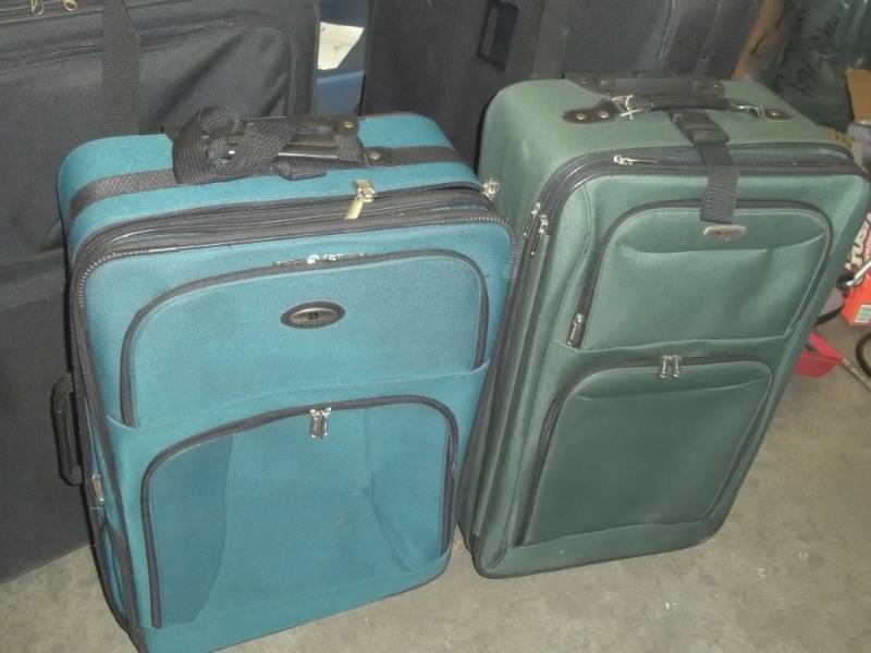 lot 180 image: Pair of Green Suitcases with wheels