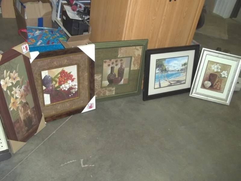 lot 214 image: Lot of 5 prints various sizes - glass broke on 1