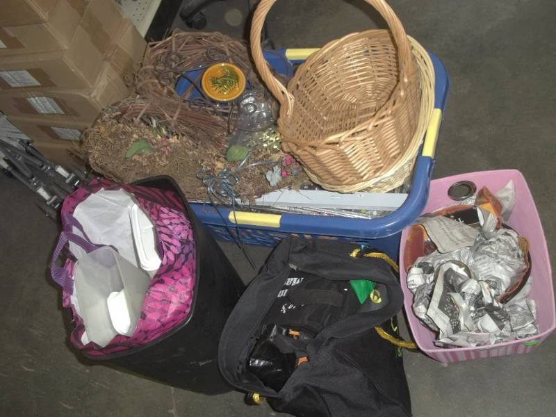 lot 216 image: Large lot of dcor, glasses, cloth totes, garbage can, clothes basket, etc