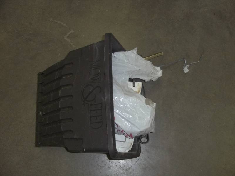 lot 220 image: Toro Lawn Mower Fertilizer spreader