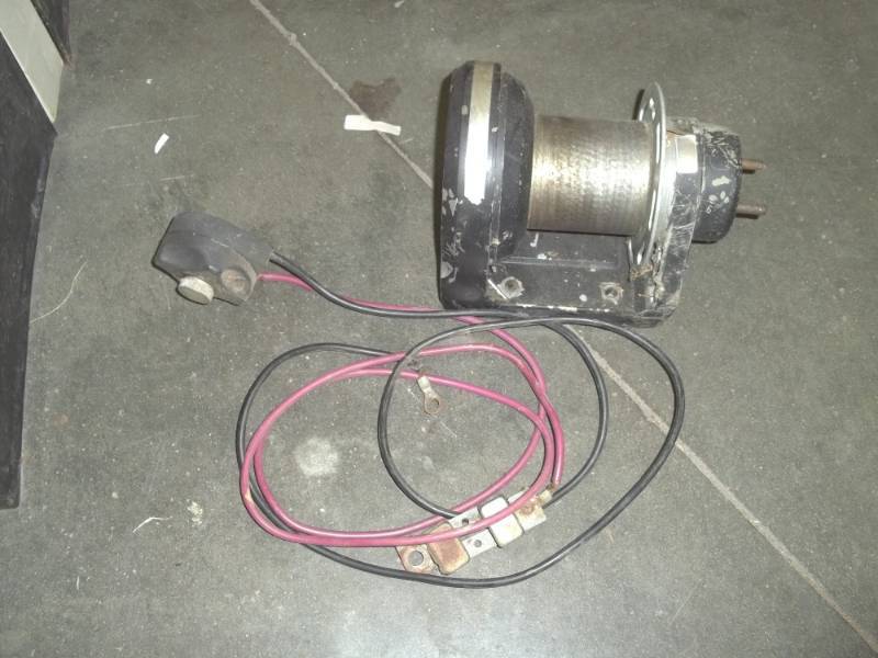 lot 229 image: Electric winch