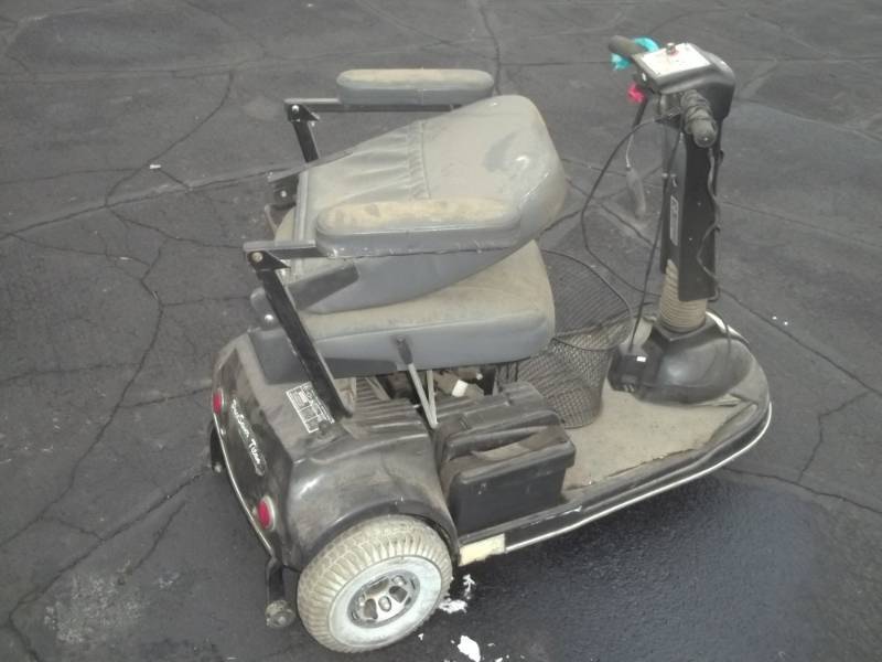 lot 243 image: Black mobility scooter