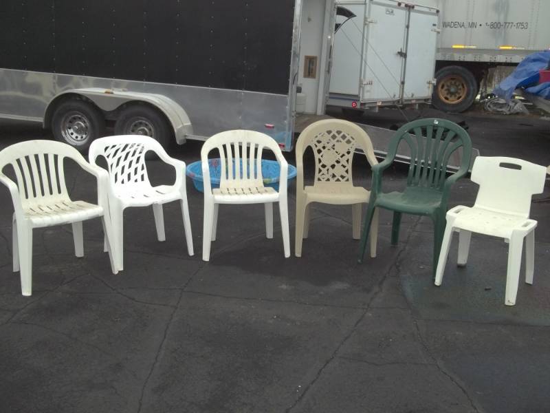 lot 244 image: 6 Plastic chairs