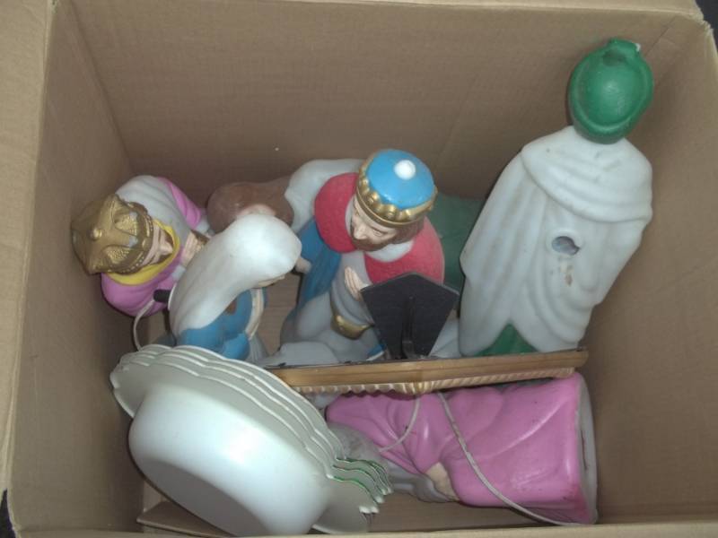 lot 246 image: Large assortment of Christmas decorations