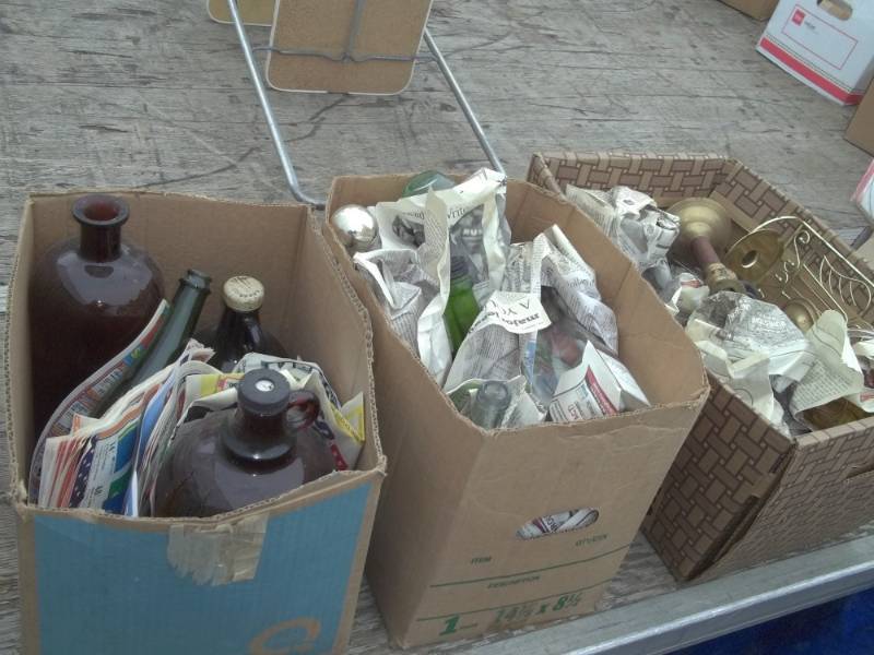 lot 250 image: 3 Containers of glassware, vases, bowls, etc.