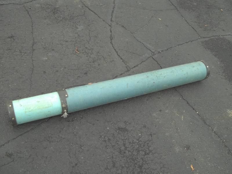lot 260 image: Vintage fishing pole case