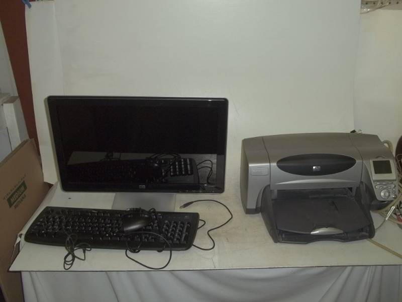 lot 262 image: 20 HP monitor with Keyboard and printer