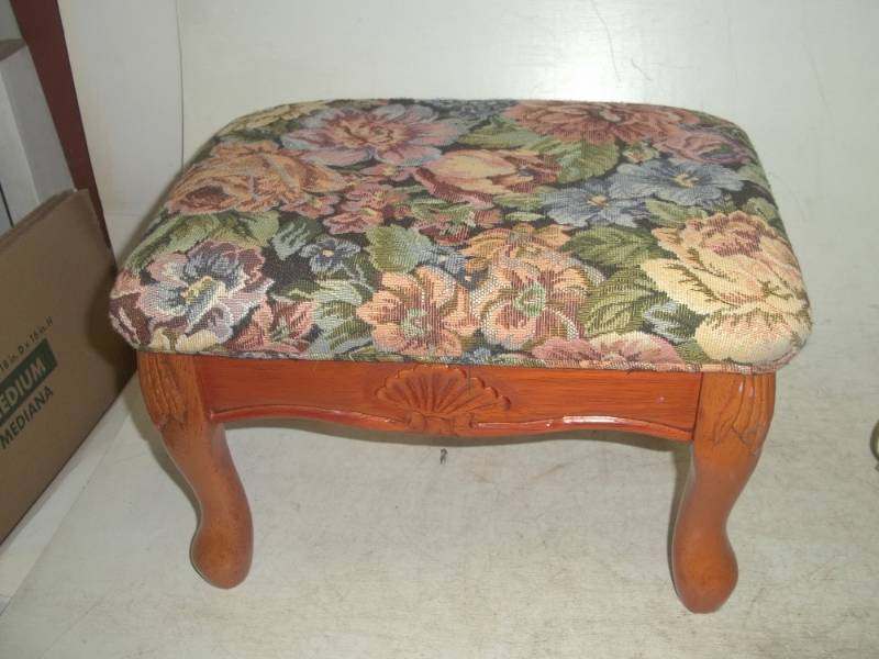 lot 263 image: Vintage footstool