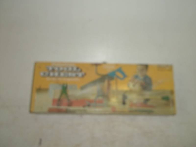 lot 268 image: Vintage toy tool case