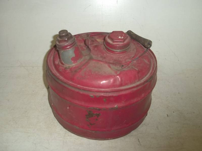 lot 275 image: Vintage gas can
