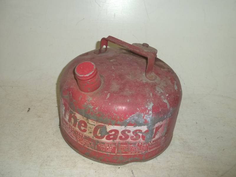 lot 287 image: 2 12 Gallon metal gas can