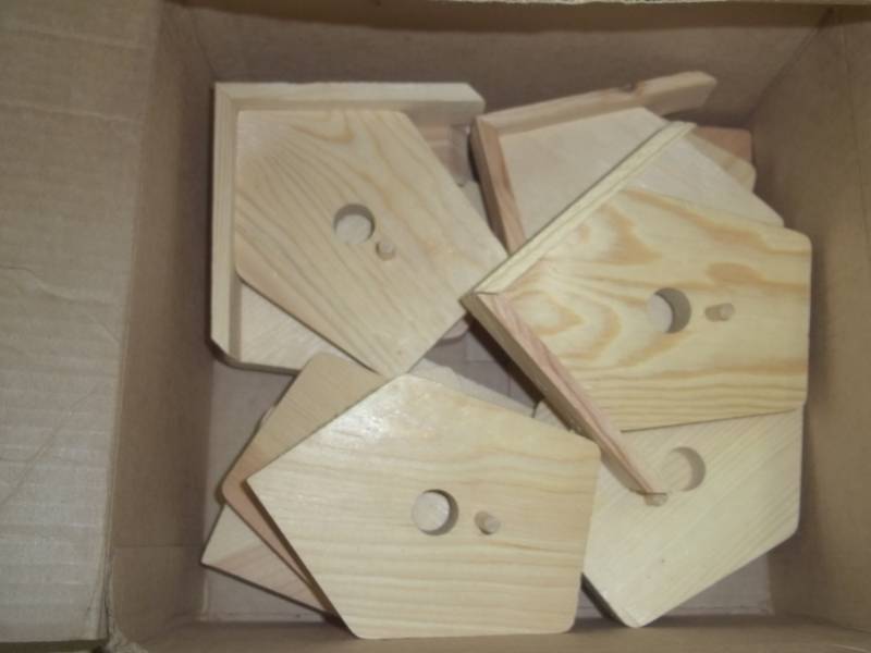 lot 303 image: Birdhouse parts
