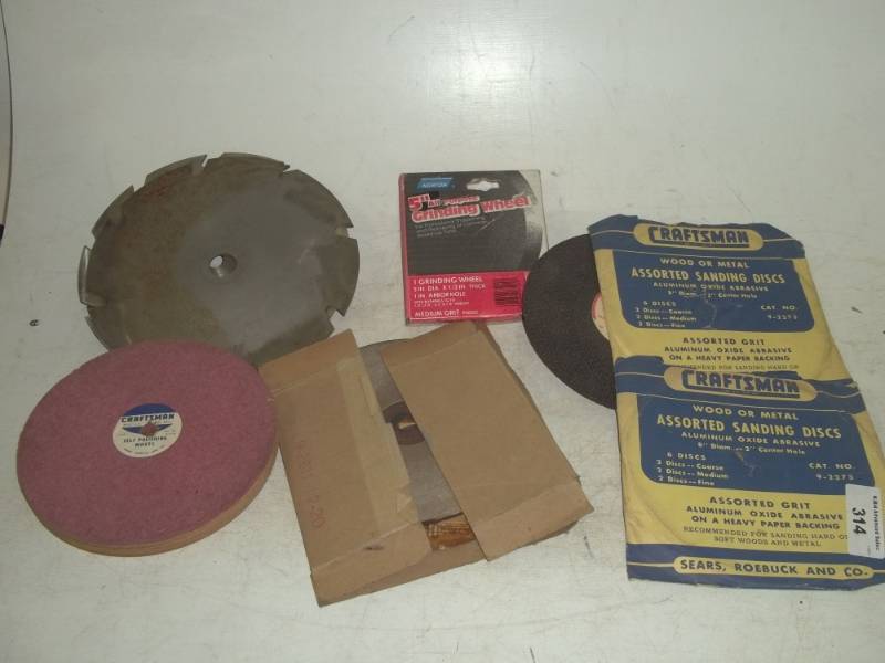 lot 314 image: Assortment of saw blades