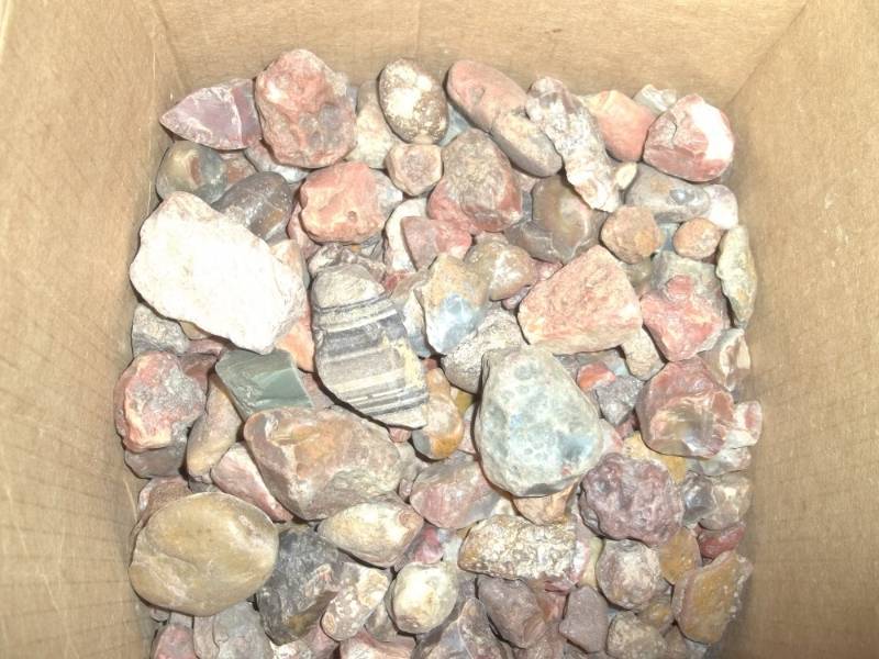 lot 320 image: Box of rocks