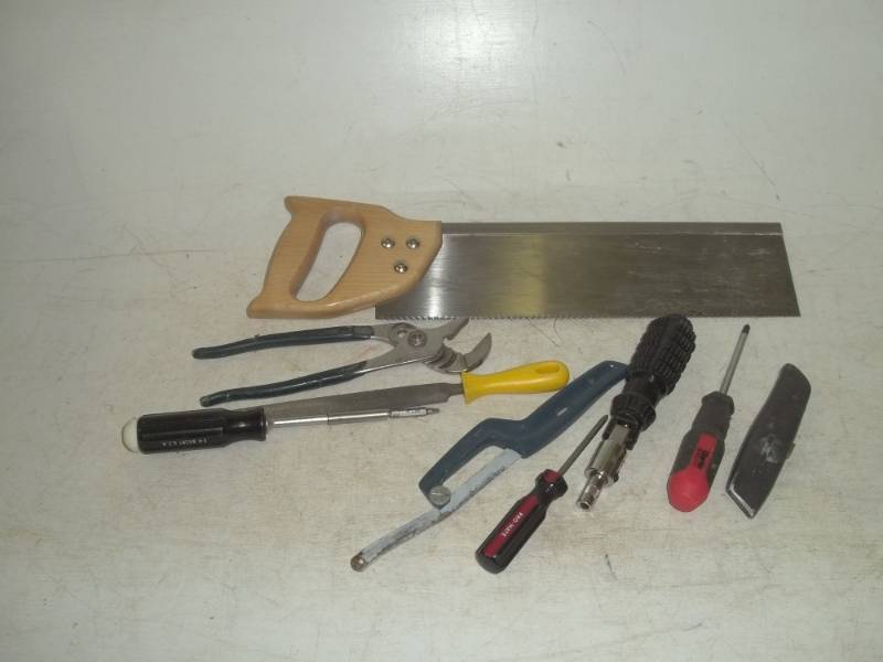 lot 334 image: Saw, screwdriver and tools