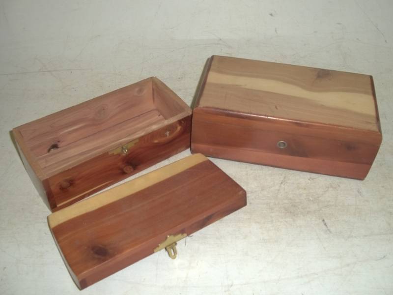 lot 336 image: Pair of wood knick-knack boxes one is missing hinges