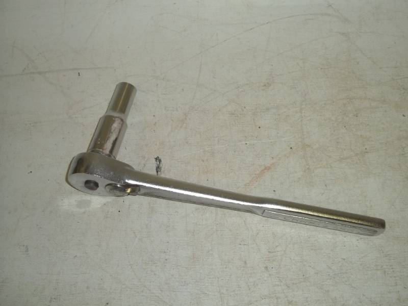 lot 342 image: Craftsman 12 drive ratchet with socket