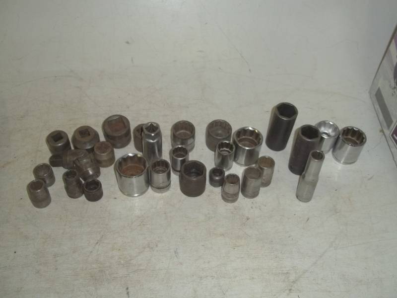 lot 346 image: 28  12 Drive sockets