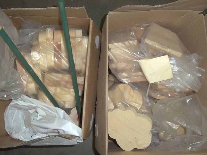 lot 358 image: 2 Boxes of wood pieces