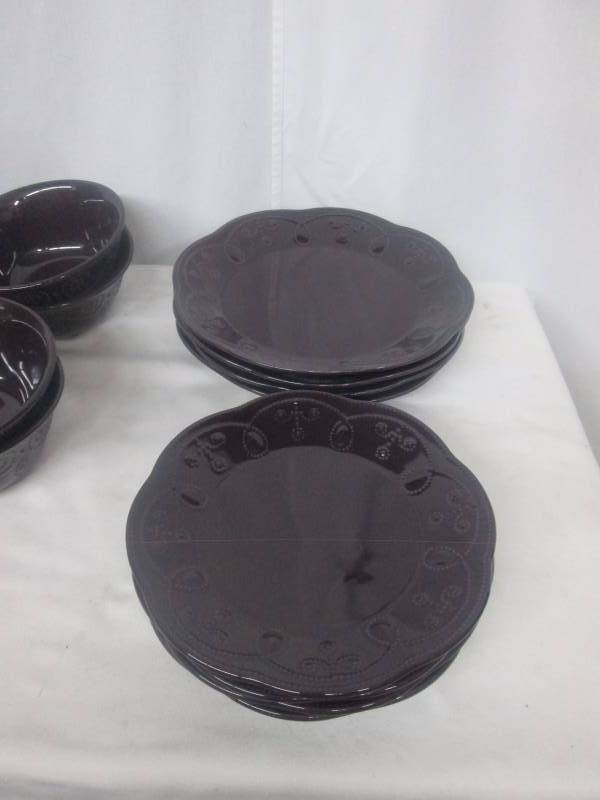 lot 27 image: Alcove 16-pc. Embossed Stoneware Dinnerware Set