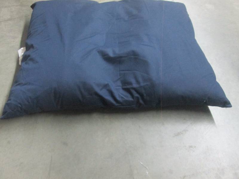 lot 48 image: Carolina Pet Company IndoorOutdoor Shebang Bed - Medium