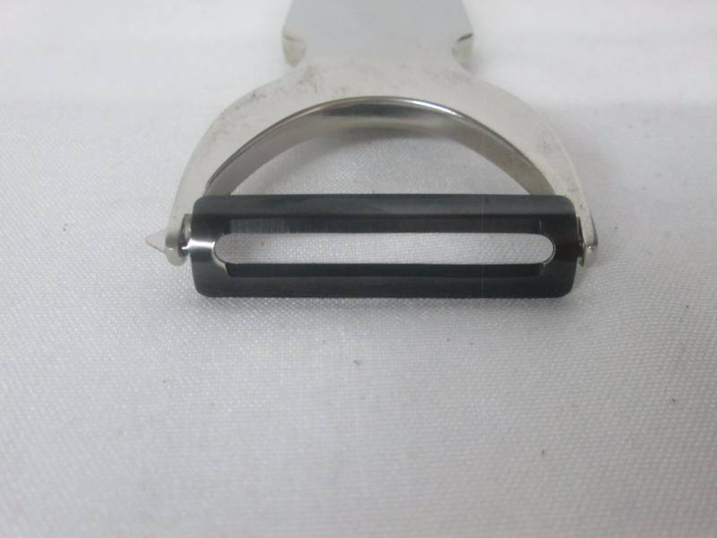 lot 81 image: BergHOFF Orion Stainless Steel Peeler