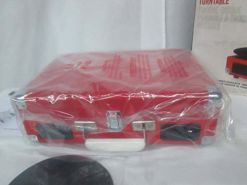 lot 20 image: Crosley Cruiser Portable Turntable