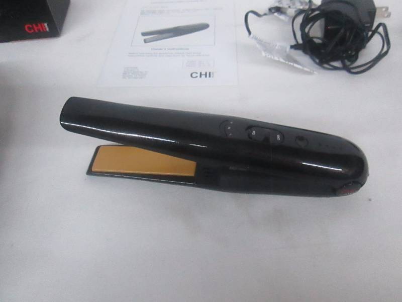 lot 35 image: CHI Air Classic Quest Tourmaline Ceramic Cordless 1 Hairstyling Iron