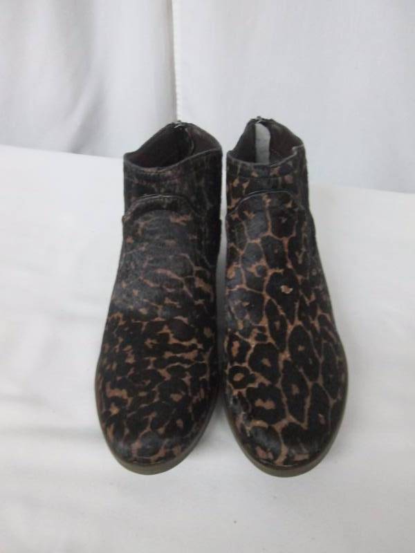 lot 56 image: Kensie Womens Gabor Ankle Bootie