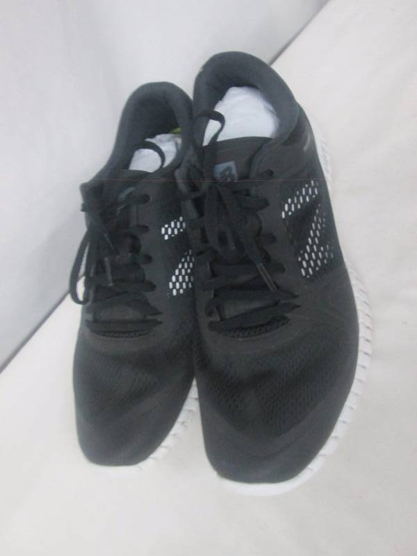 lot 58 image: New Balance Mens Performance 99v1 Crosstrainer