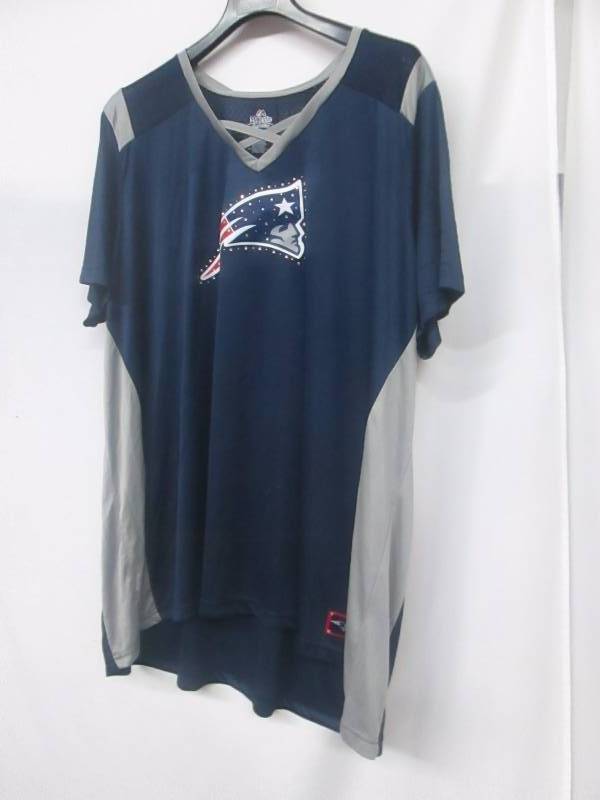 lot 80 image: Majestic NFL Womens Plus Draft Me Short-Sleeved Tee