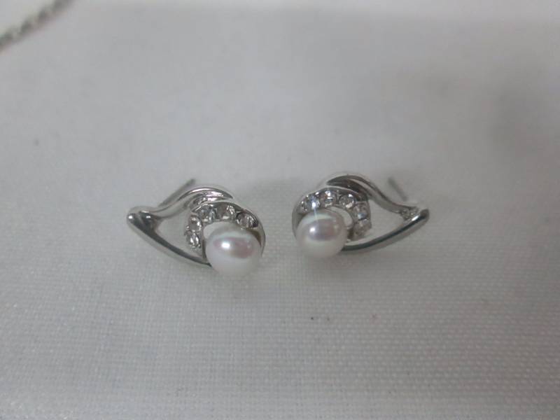 lot 97 image: Pearl & CZ Accent Jewelry Set