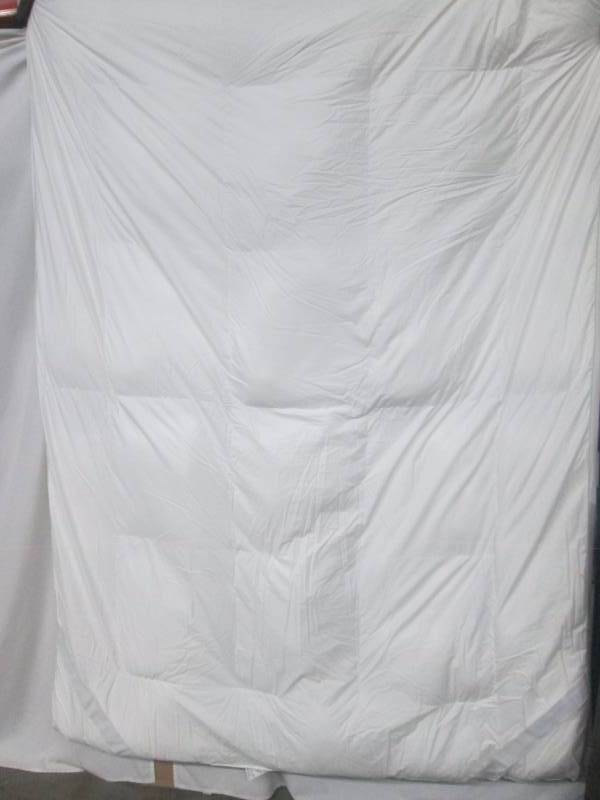 lot 7 image: Deluxe Memory Loft Topper - Queen