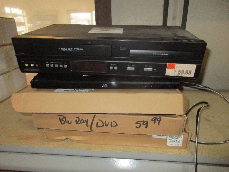 3 Toshiba blue ray players and 1 VHS/DVD player December Returns KBID