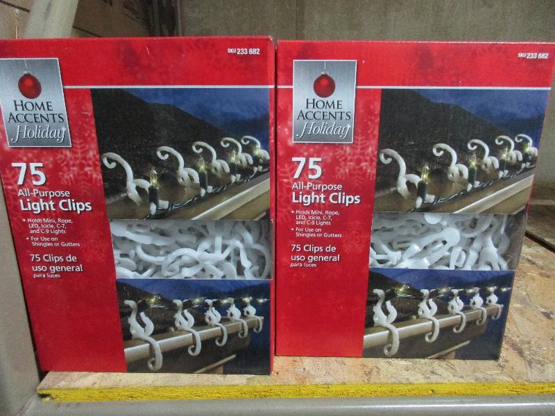 8 boxes of 75 Christmas light clips