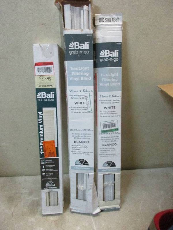 3 blinds 27x 48  35 x 64  31 x 64