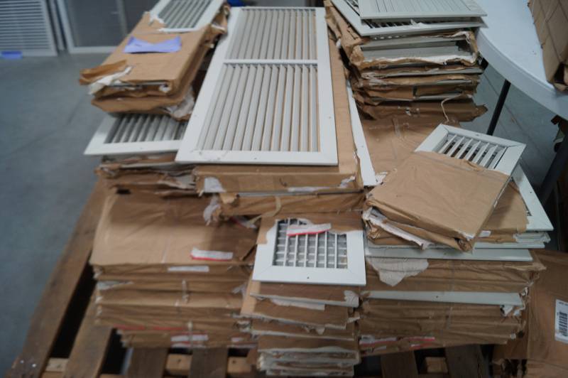 lot 32 image: Pallet of GrillsRegisters