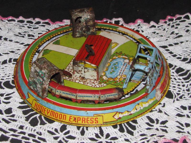Honeymoon Express windup toy