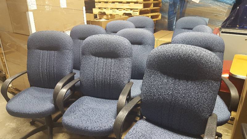 lot 133 image: Blue Fabric Padded Rolling Office Chairs