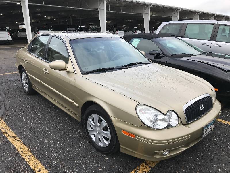 lot 14 image: 2004 Hyundai Sonata