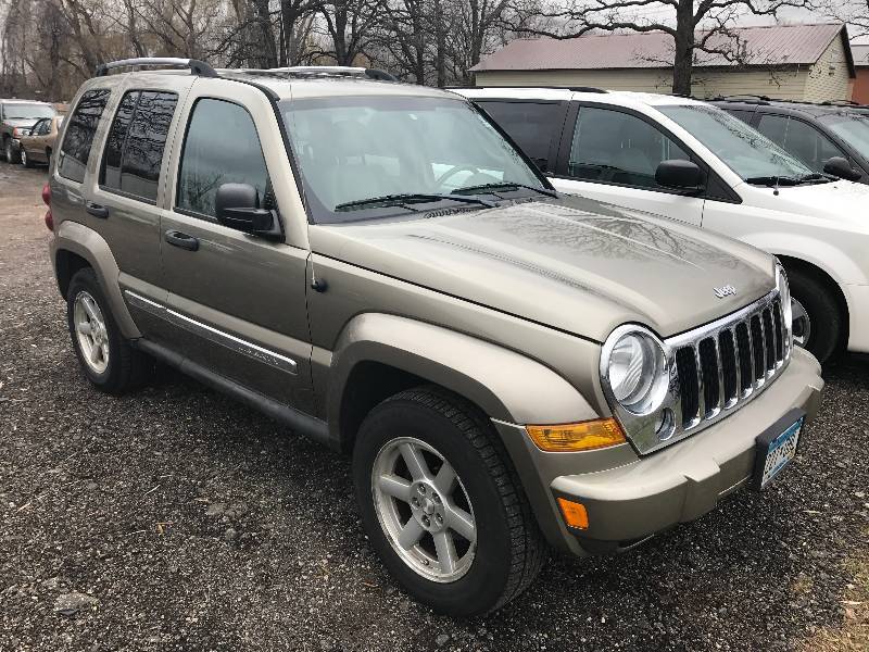 lot 17 image: 2006 Jeep Liberty 4x4 3.7L