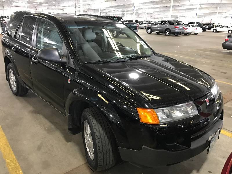 lot 29 image: 2004 Saturn Vue
